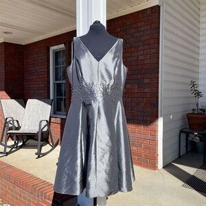 Jones Wear Women's Size 16 Gray Fit & Flare Knee Length Party Dress